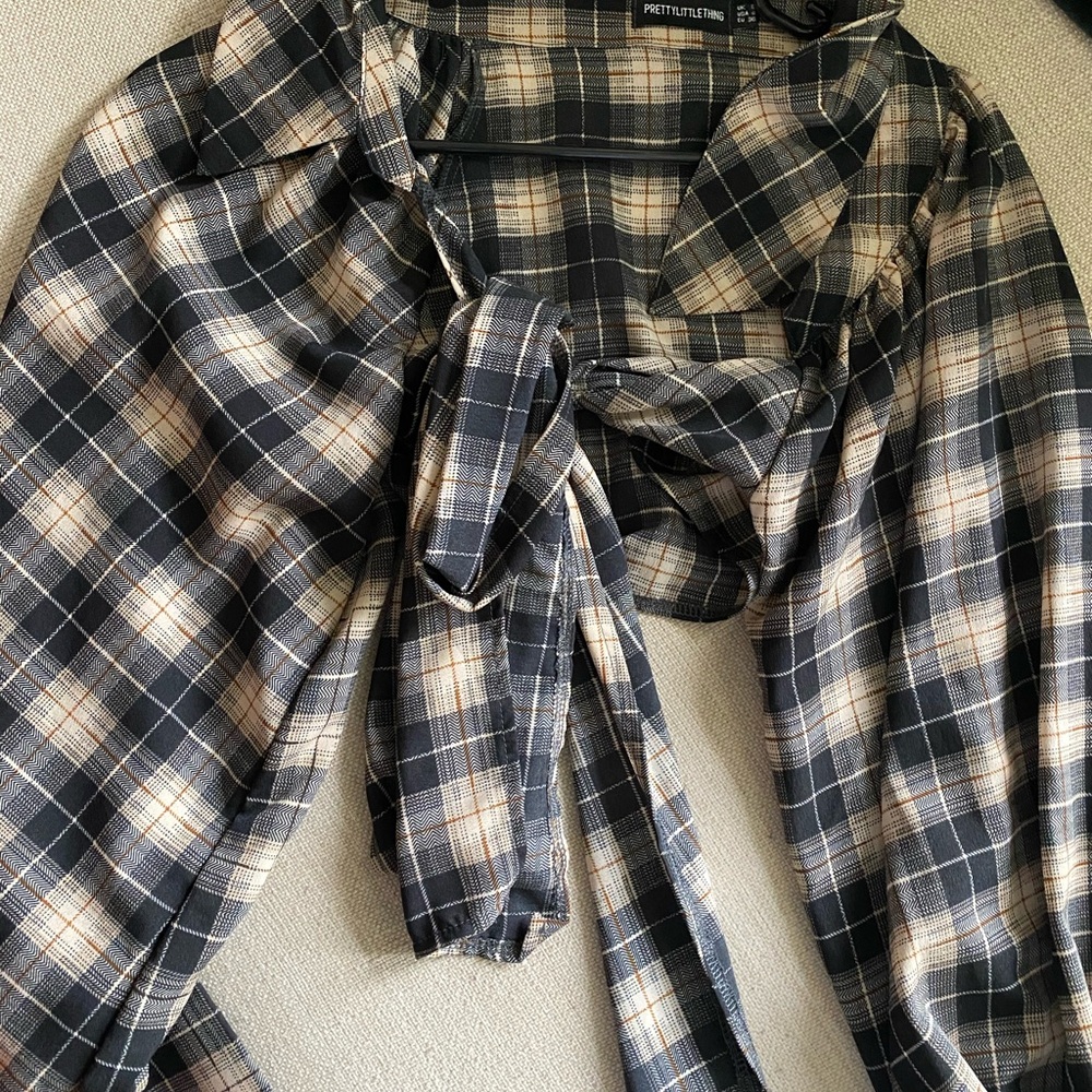 PrettyLittleThing Plaid crop top